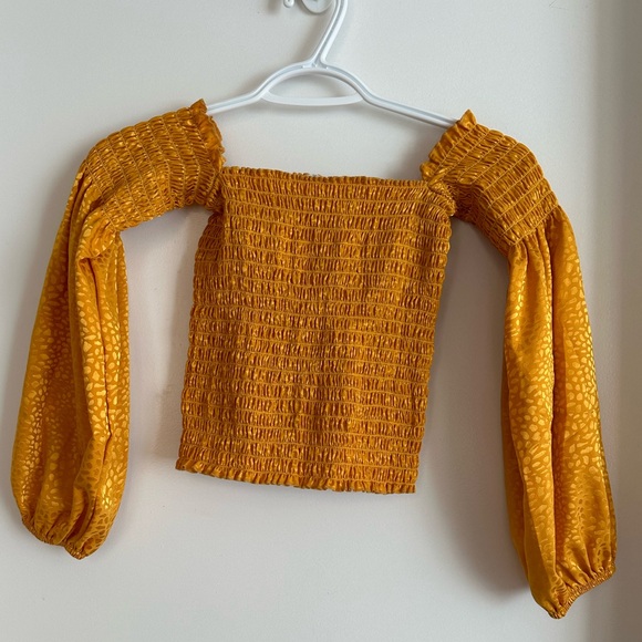 GOLDEN ANIMAL PRING COLD SHOULDER SMOCKED TOP - Picture 2 of 3